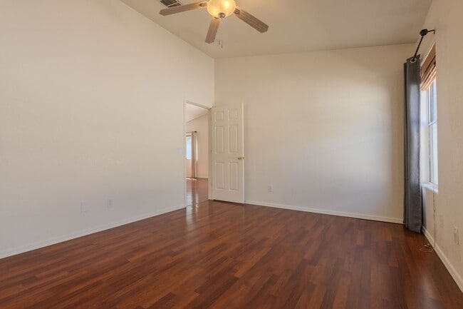 Building Photo - 3 Bedroom 2 Bathroom