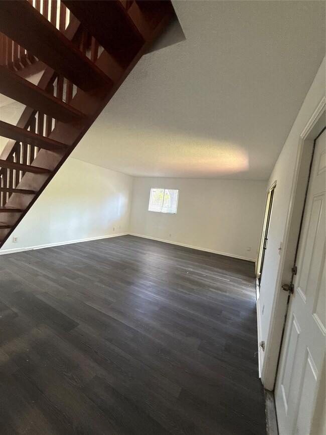 Building Photo - 115 San Remo Blvd