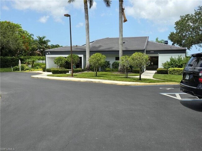 Building Photo - 605 Squire Cir