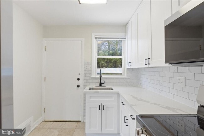 Building Photo - 9704 Lorain Ave