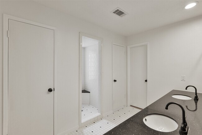 Building Photo - 3206 Cascade Creek Dr