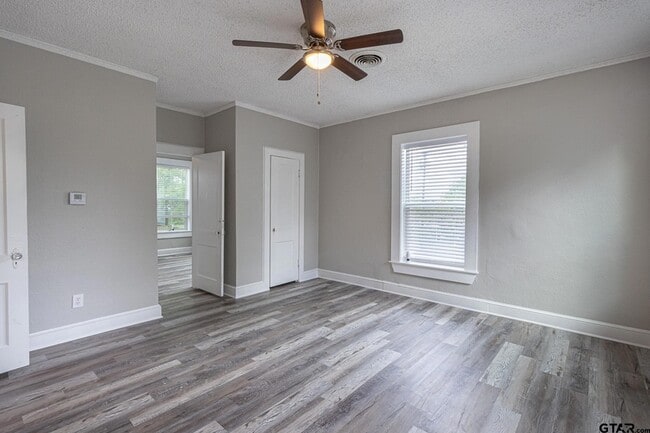 Building Photo - 517 S Bolton St