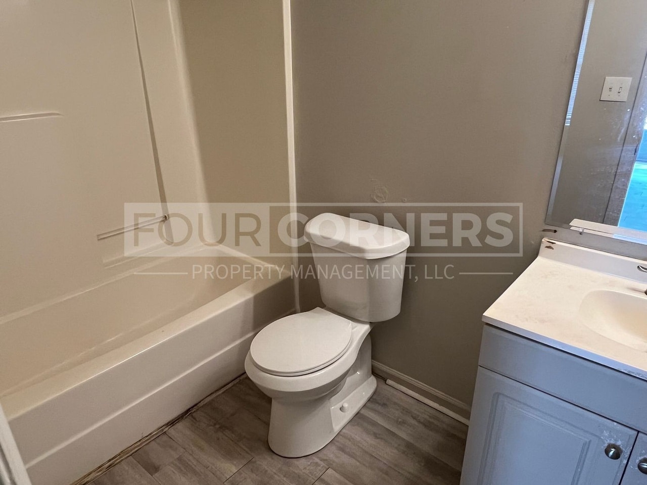 Building Photo - Room in Duplex on Beck St