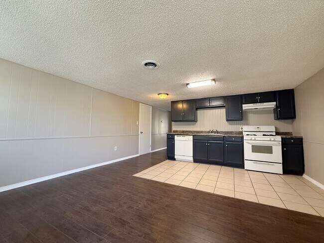 Building Photo - 137 Pearce Dr