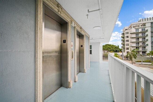 Building Photo - 2575 SW 27th Ave