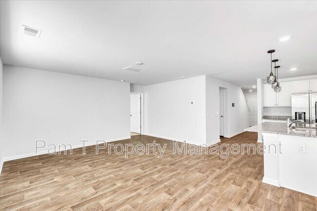 Building Photo - 512 Turpentine Trl