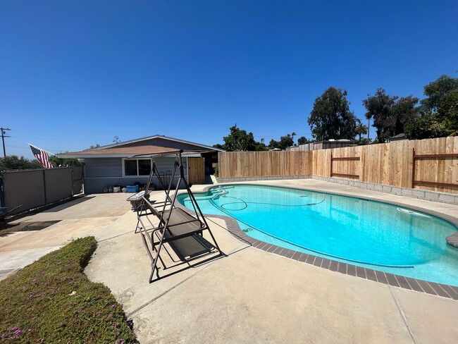 Building Photo - RURAL CHARM ON TOP OF THE HILLS IN VISTA
