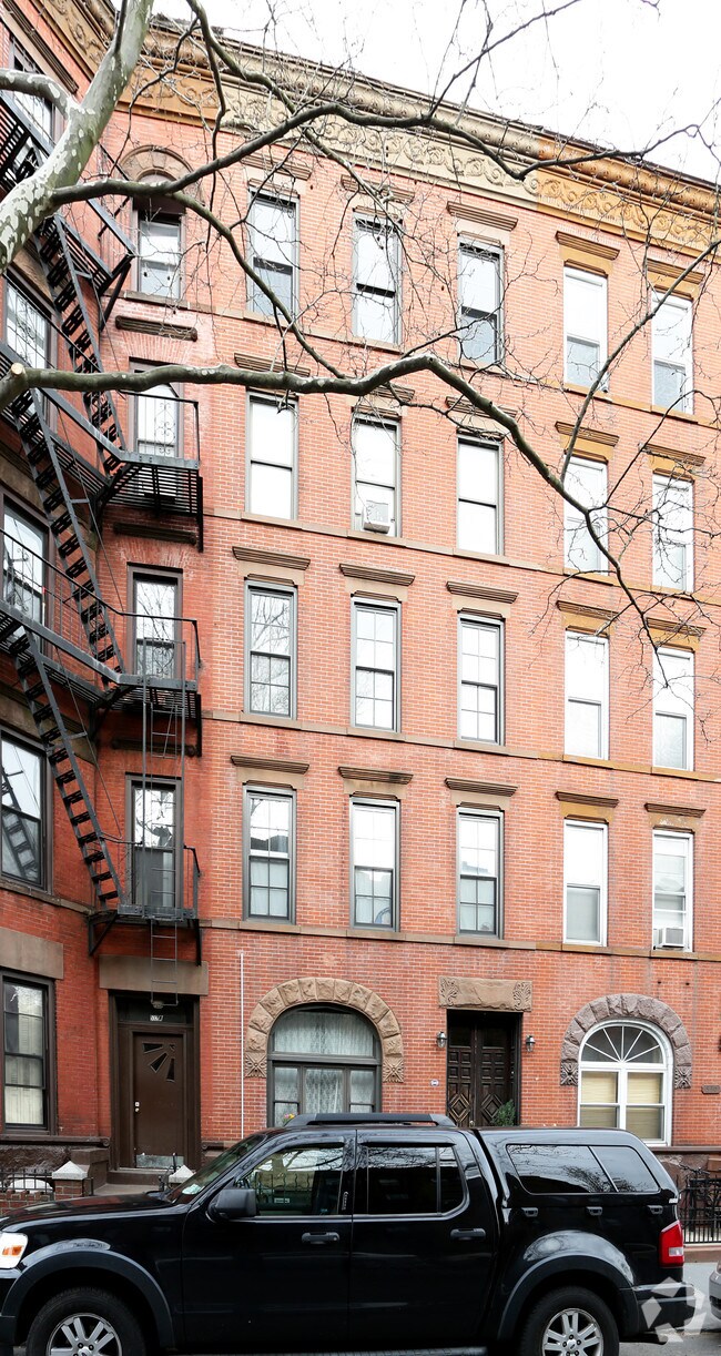 Primary Photo - 532 Henry St