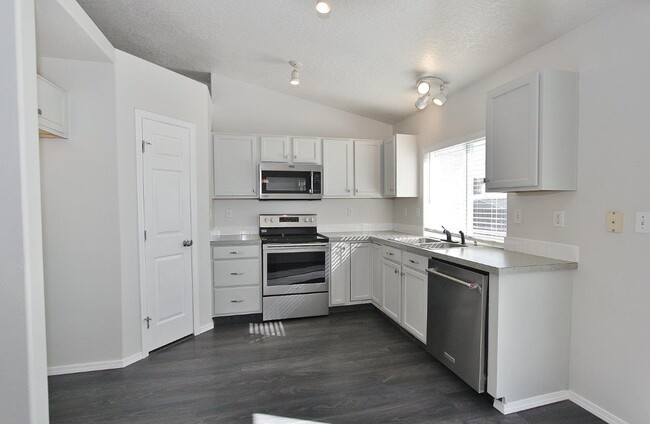 Building Photo - 725 E Wakely St