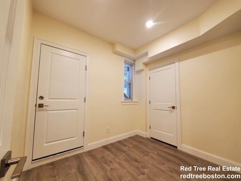 Building Photo - 1616 Beacon St