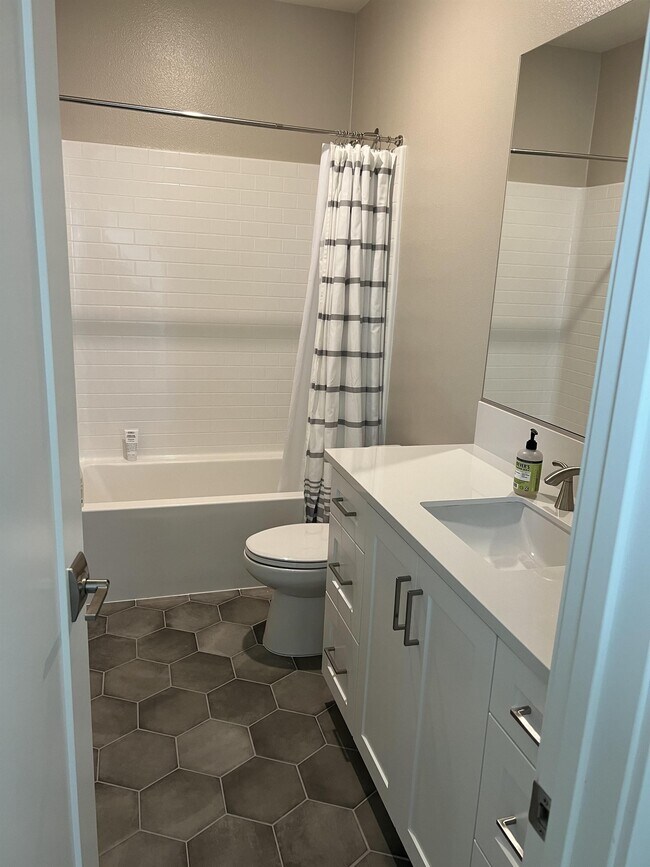 Building Photo - 6690 Spartina Ct