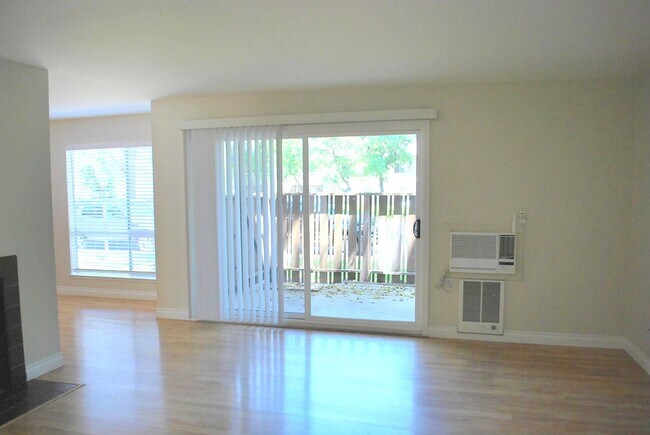 Building Photo - Updated, Bright, Spacious & Clean! Excellent Location at The Vintner in San Ramon