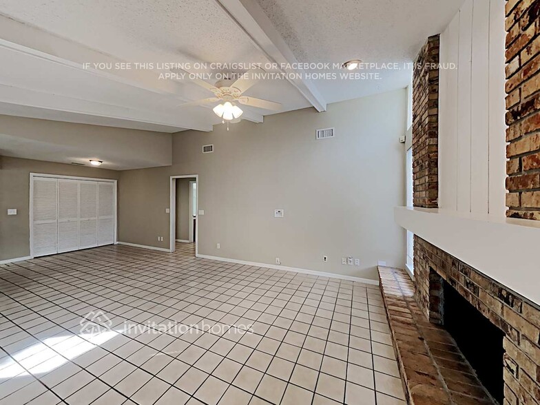 Building Photo - 1207 Sandalwood Dr