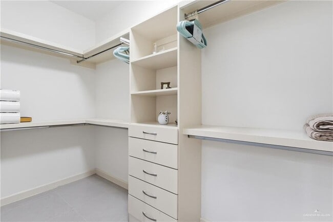 Building Photo - 18 Linva Ave