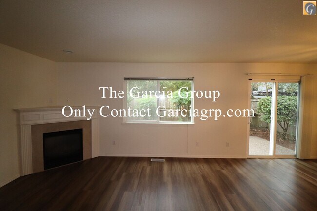 Building Photo - Great 4 bedroom 2.5 bathroom Single Family...