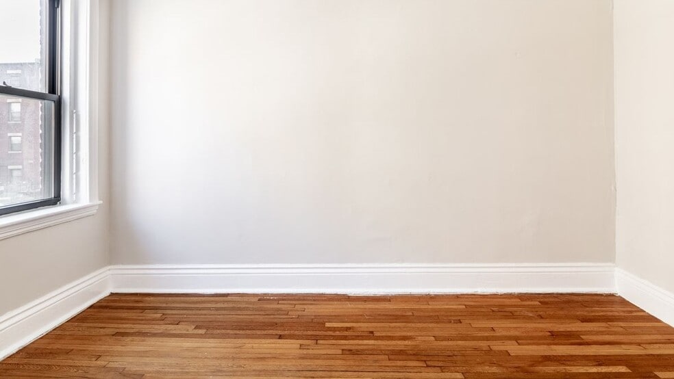 Building Photo - 50 Queensberry St