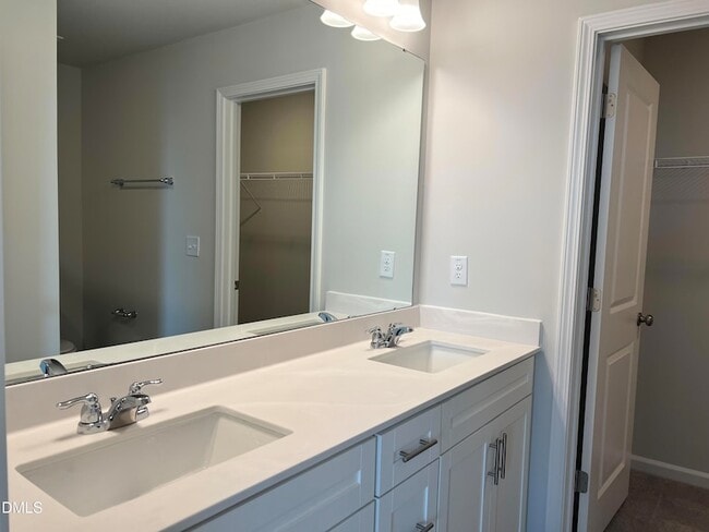 Building Photo - 642 Gimari Dr