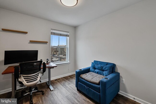 Building Photo - 865 Weald Way