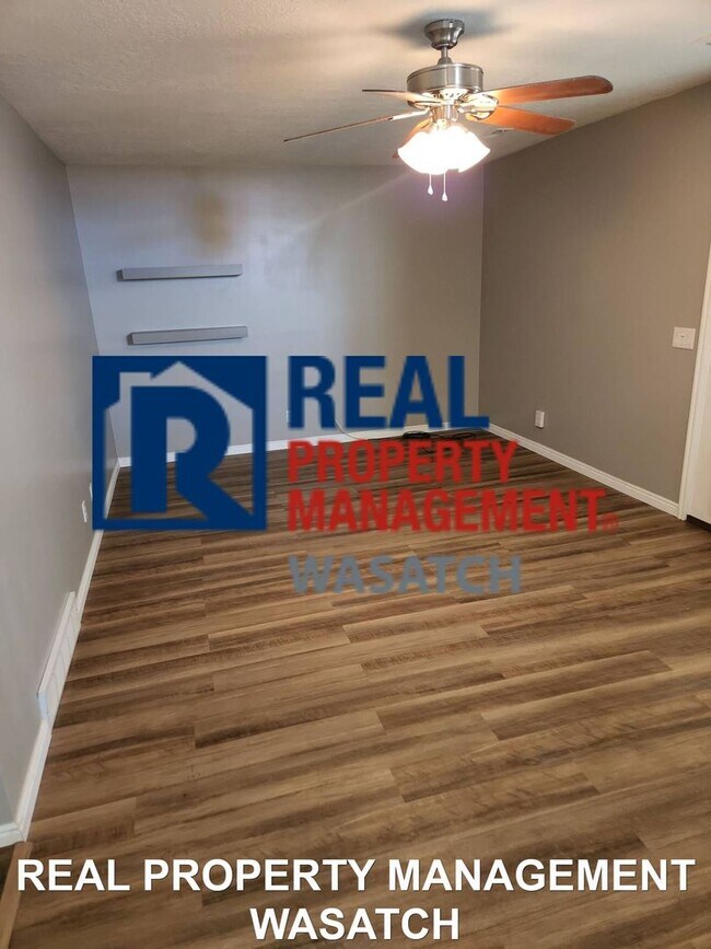 Building Photo - Murray Single Family Home