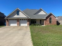 Building Photo - 132 Lola Cir