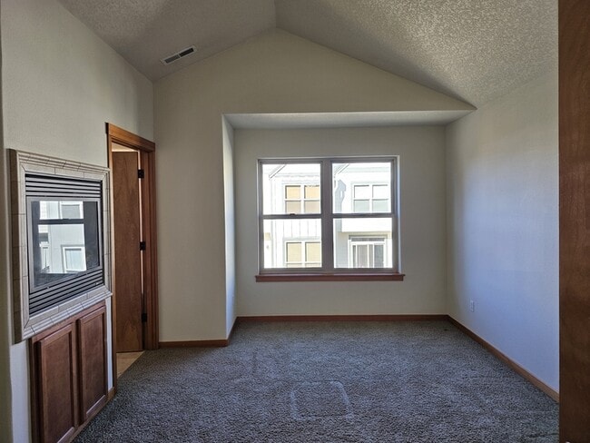 Building Photo - 511 NE 84th Cir