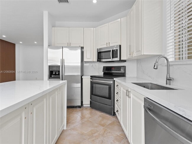 Building Photo - 5502 NW 112th Ct