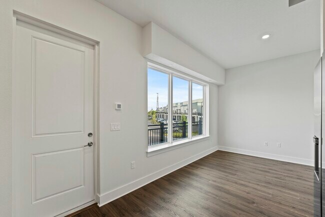 Building Photo - 850 TETBURY Lp