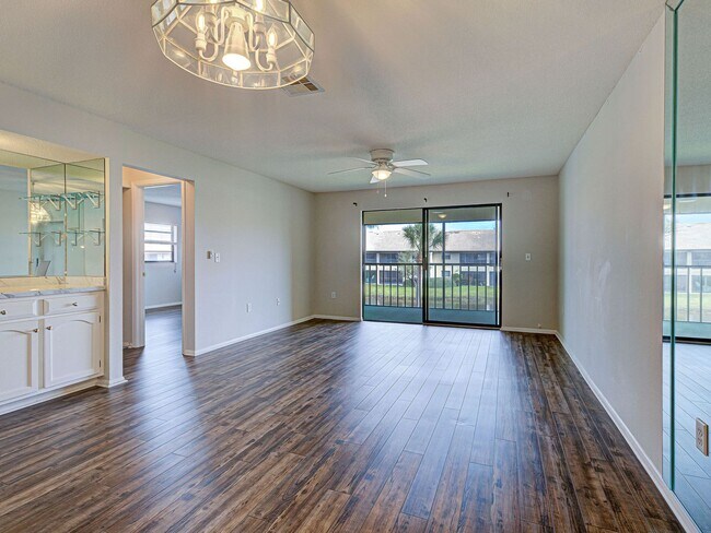 Building Photo - 2BD/2BA Mission Lakes Condo