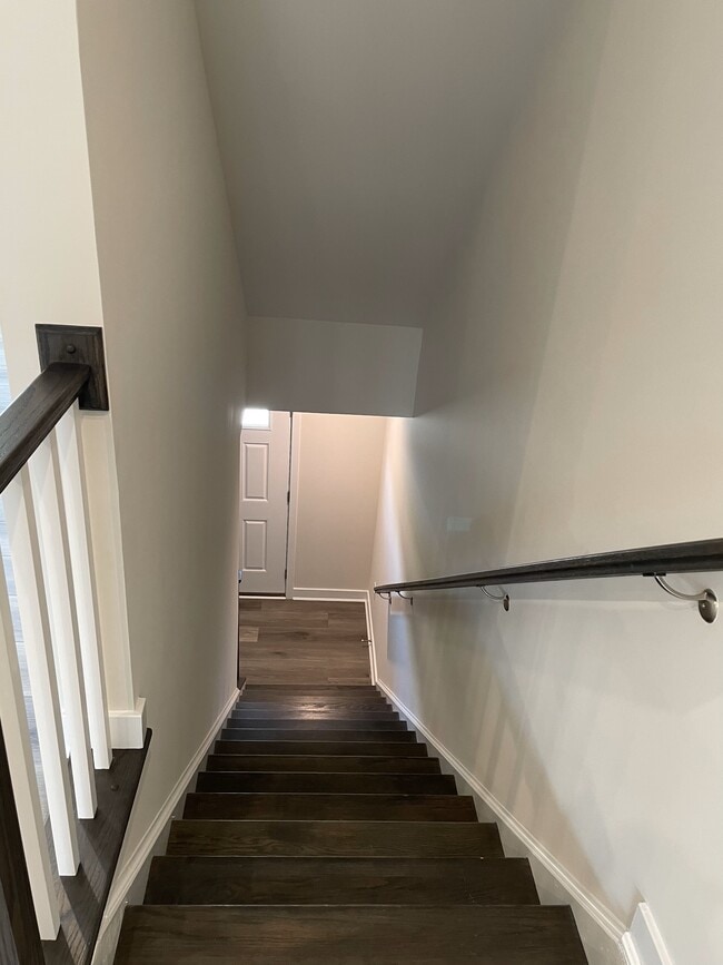 Building Photo - 339 E Cochran St