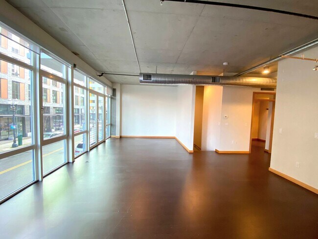 Building Photo - WARC01