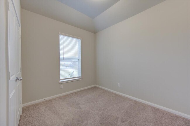 Building Photo - 3939 Sugardale St