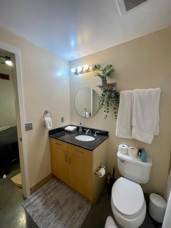 Master bath - 1212 E Whiting St