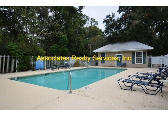 Building Photo - Spacious End Unit Available in Garland Condo