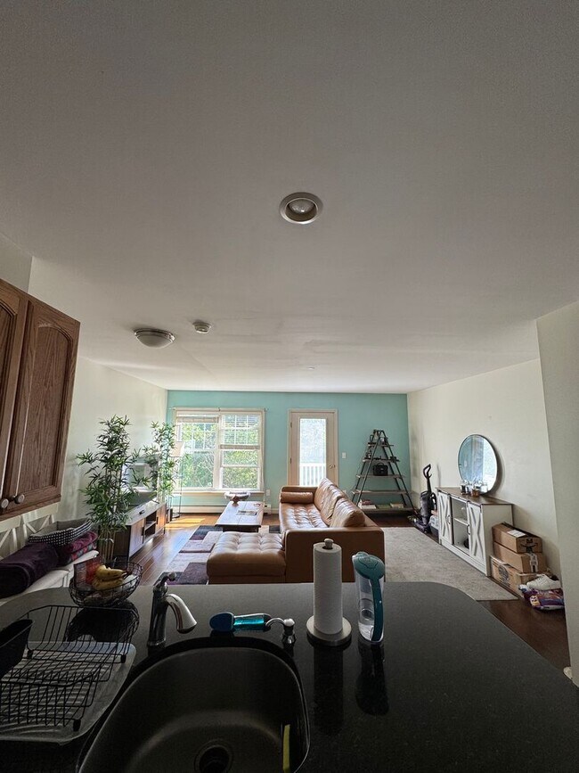 Building Photo - $2,650 2BD/1.5BA South Portland Near I-295