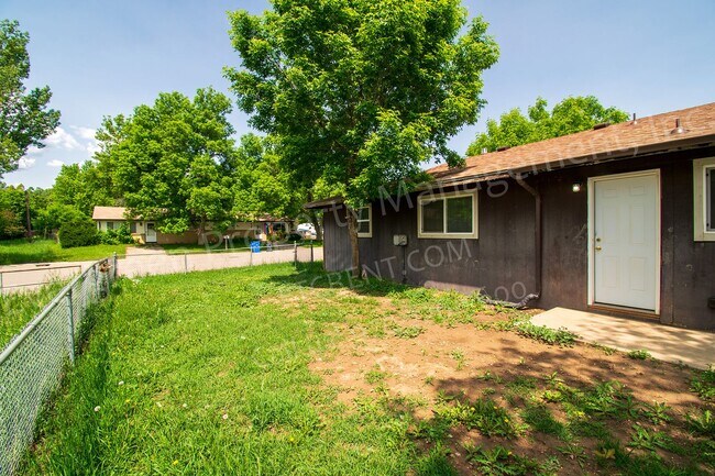 Building Photo - 2439 Clearview Ave