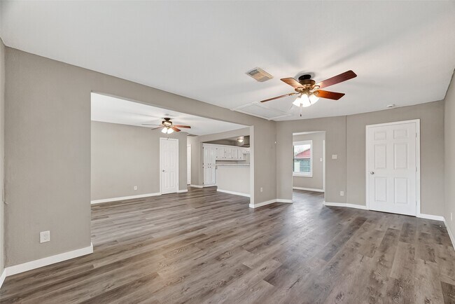 Building Photo - 3613 Truxton Dr