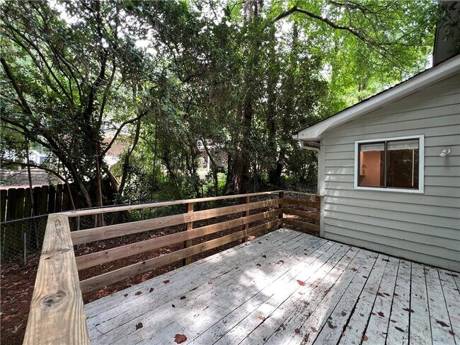 Building Photo - 710 Creekwood Crossing W