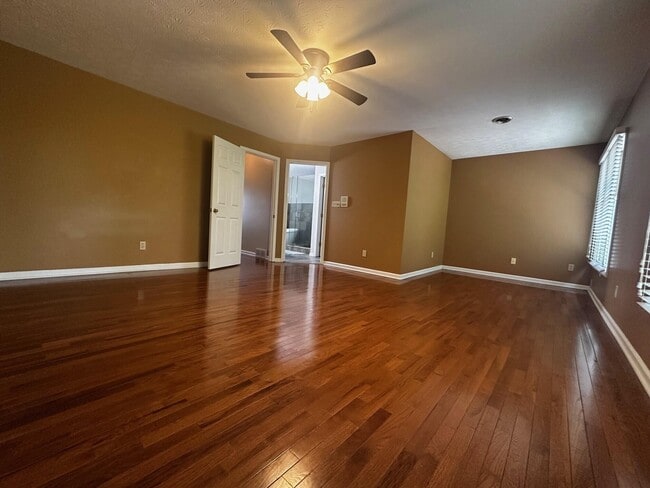 Building Photo - 3503 Lakeside Ct
