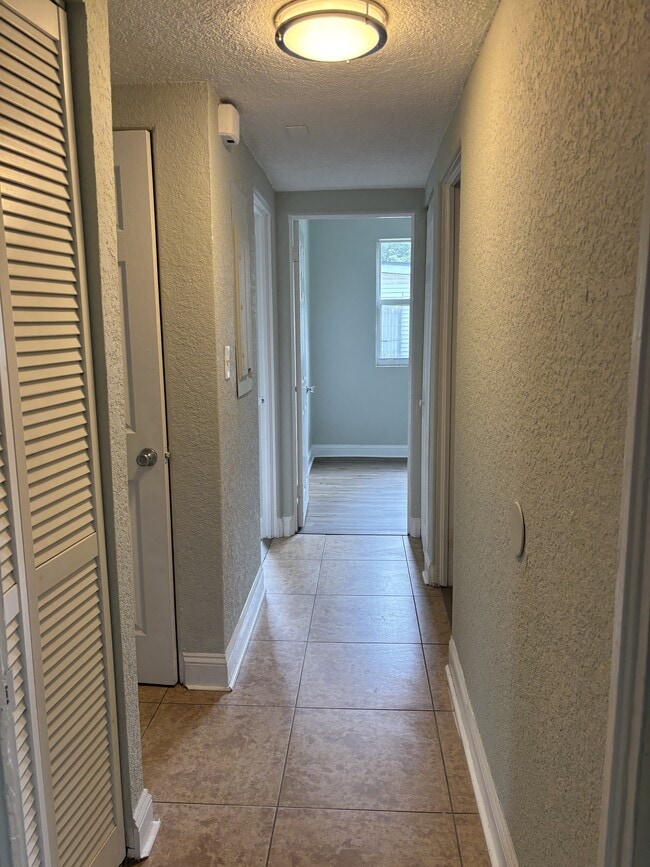 Building Photo - 10615 Biscayne Blvd