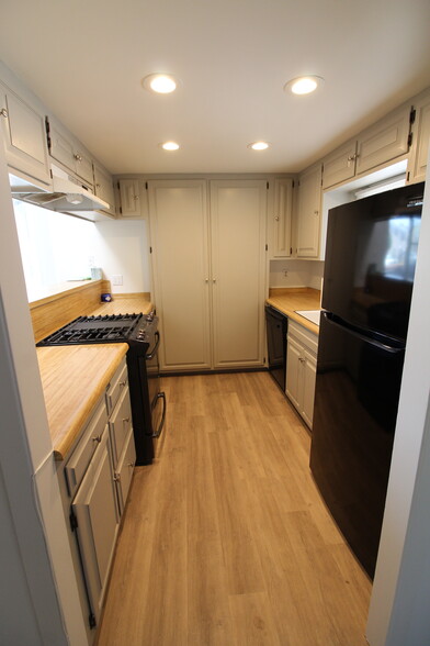 Kitchen; fridge, dishwasher, range - 136 Hermosa Ave