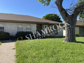 Building Photo - Richland Mall Area Duplex