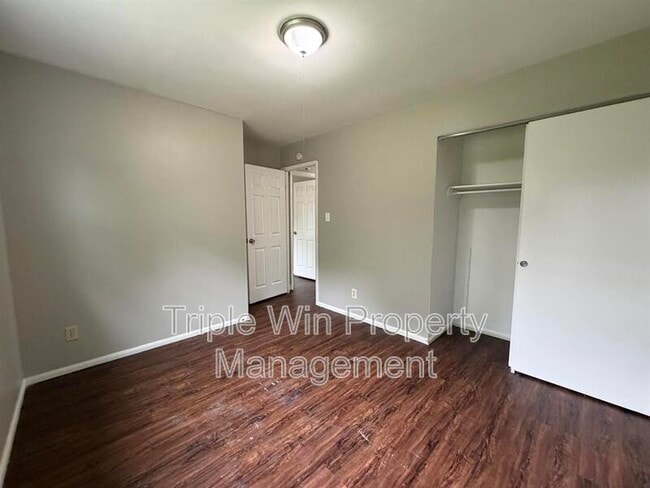 Building Photo - 3015 Matlock Dr