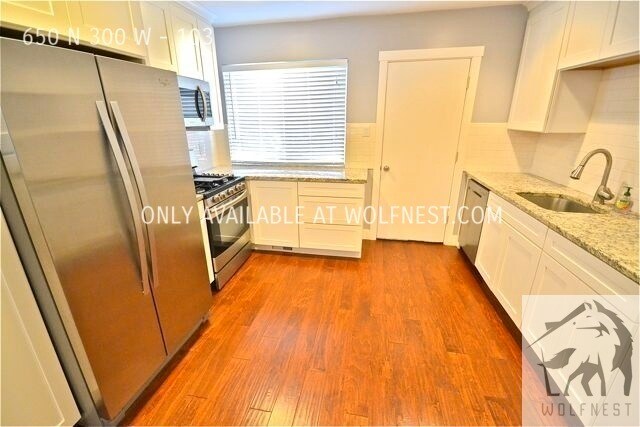 Building Photo - No Deposit Option! Stunning 1 Bedroom Down...