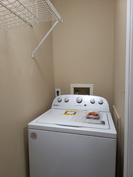 Building Photo - 602 604 Prince Dr