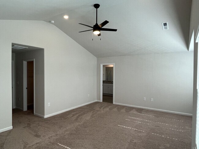 Building Photo - Newer 3 Bed House in East Charlotte