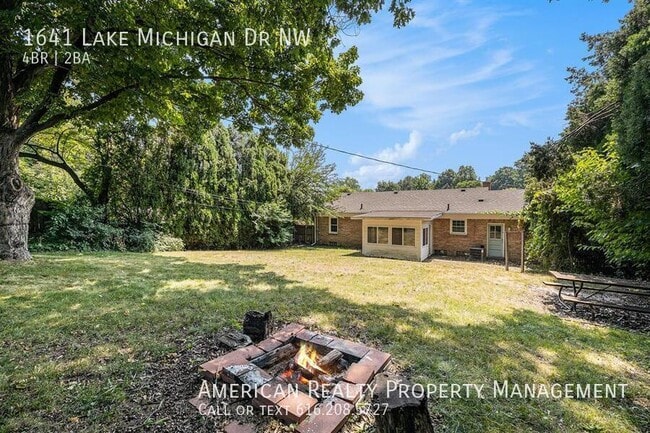 Building Photo - 1641 Lake Michigan Dr NW