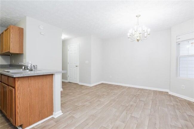 Building Photo - 5896 Strathmoor Manor Cir