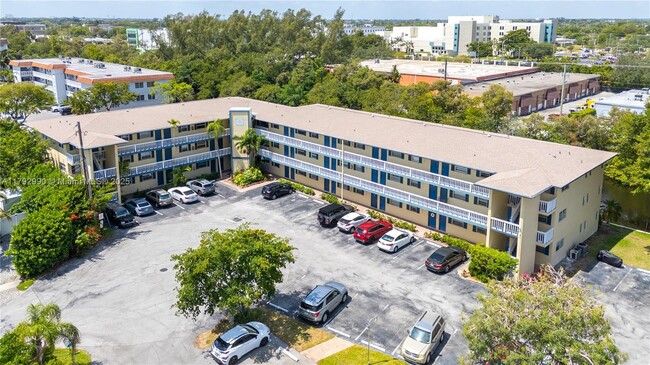 Building Photo - 1400 NE 57th Ct