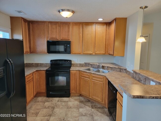 Building Photo - 416 Amaryllis Ln