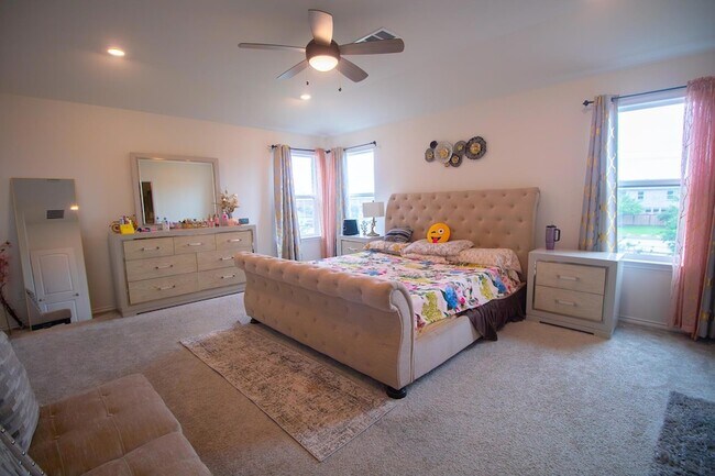 Building Photo - 2105 Ebony Dove St